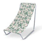 Kovové lehátko Olive Leaves na růžovém pozadí