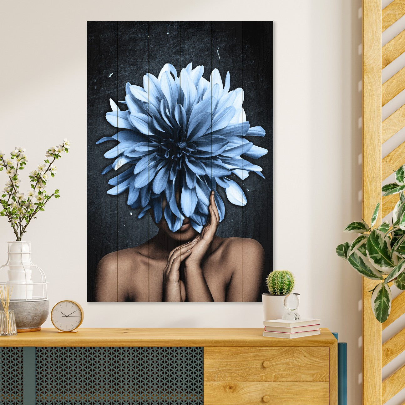 Obraz Wood Žena s velkými modrými květy-20x30 cm