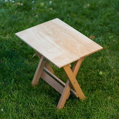 Drevený stolík Prepojené kosoštvorce-50x50 CM